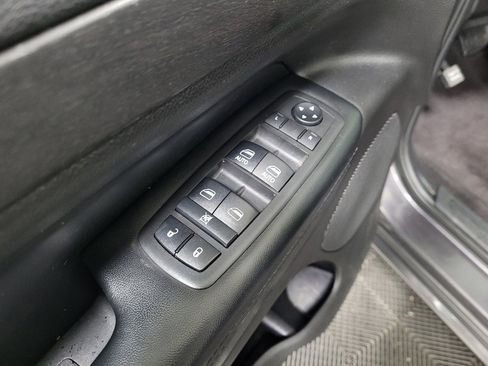Used 2018 Jeep Grand Cherokee Altitude RWD image 27