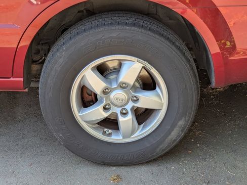 Used 2009 Kia Sorento LX AWD/4WD image 3