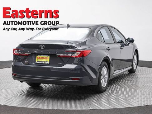Used 2025 Toyota Camry LE FWD image 5