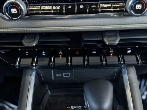 Used 2025 Chevrolet Colorado ZR2 w/ Technology Package image 34