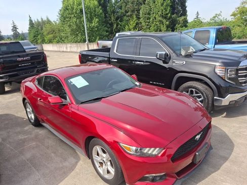 Used 2015 Ford Mustang Coupe RWD image 13