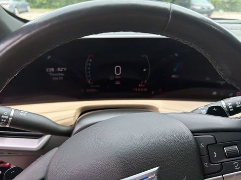 Used 2024 Cadillac XT4 Luxury w/ Cold Weather Package FWD image 17