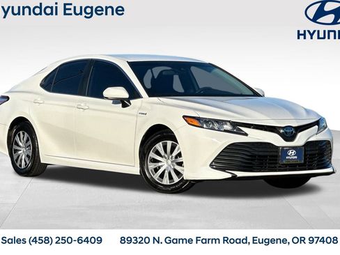 Used 2019 Toyota Camry LE image 1