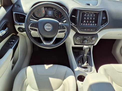 Certified 2021 Jeep Cherokee Latitude Lux w/ Comfort/Convenience Group image 3