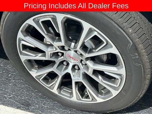 Used 2026 GMC Yukon Denali w/ Sun & Power Step Package AWD/4WD image 2