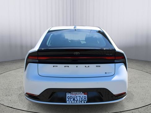 Used 2024 Toyota Prius XLE FWD image 8