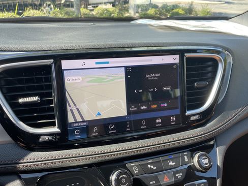 New 2026 Chrysler Pacifica Pinnacle image 23