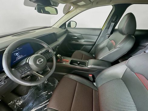 Certified 2025 Nissan Kicks SR FWD image 28