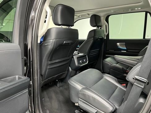 Used 2025 Ford Expedition Platinum AWD/4WD image 41