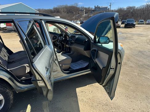 Used 2006 Toyota RAV4 Limited image 11