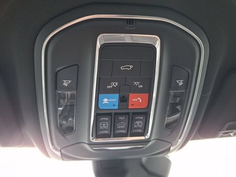 Used 2025 Jeep Grand Cherokee Limited w/ Black Appearance Package AWD/4WD image 22