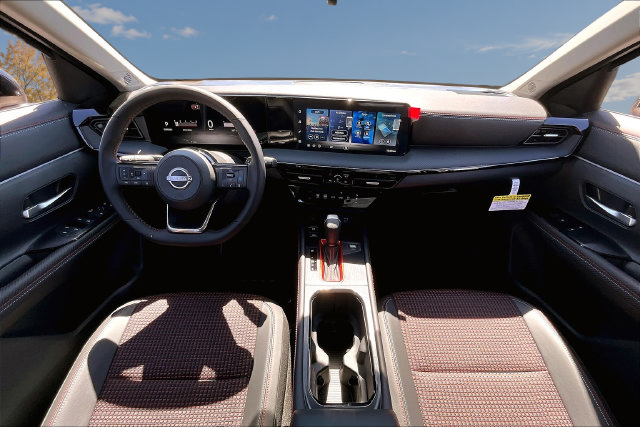 New 2027 Nissan Kicks SR FWD image 3