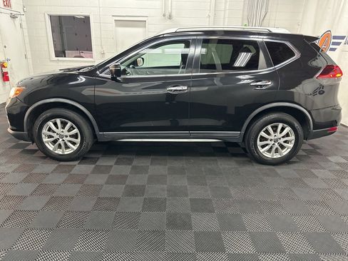Used 2018 Nissan Rogue SV w/ Premium Package image 6
