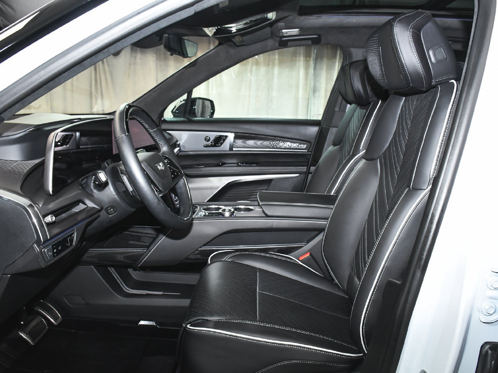 Used 2026 Cadillac Vistiq Platinum w/ LPO, Floor Liner Package AWD/4WD image 45