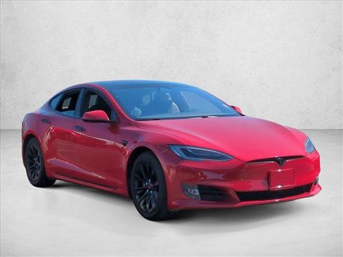 Used 2020 Tesla Model S Long Range Plus image 3
