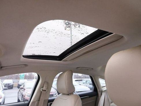 Used 2017 Ford Fusion SE w/ Fusion SE Technology Package image 8