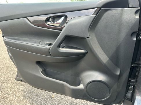 Used 2019 Nissan Rogue S w/ Special Edition Package AWD/4WD image 19