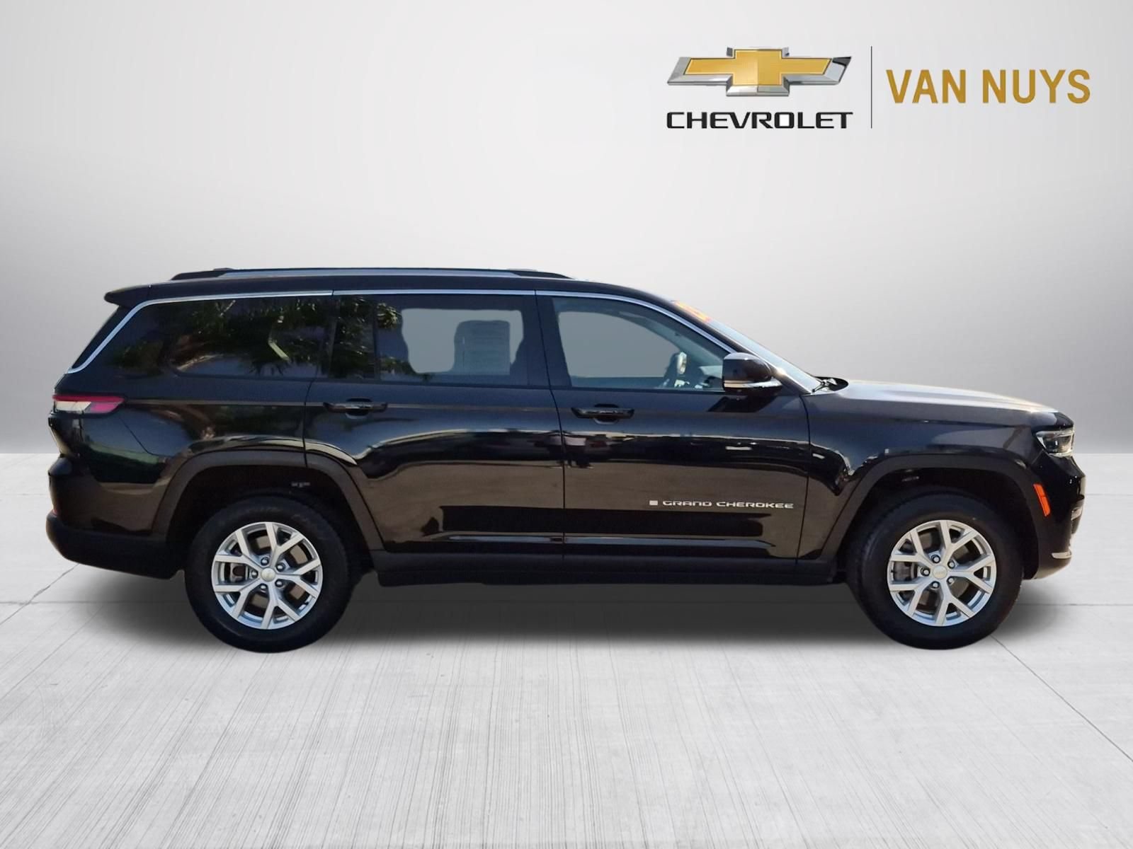 Used 2023 Jeep Grand Cherokee L Limited w/ Luxury Tech Group II RWD image 4