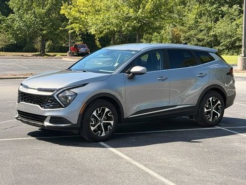 Used 2024 Kia Sportage EX FWD image 2