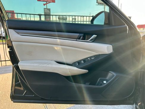 Used 2018 Honda Accord LX image 11