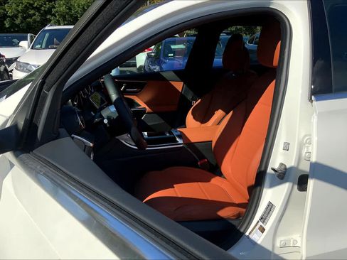 Used 2025 Mercedes-Benz C 300 4MATIC Sedan image 14