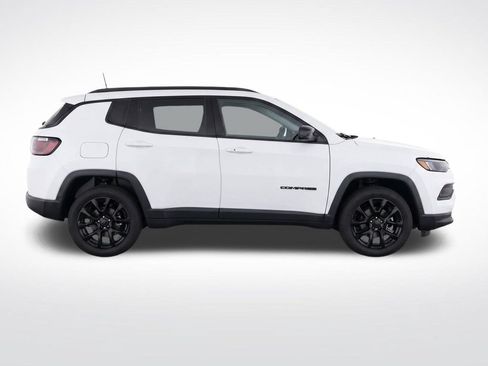 Used 2026 Jeep Compass Latitude w/ Sun and Sound Group AWD/4WD image 23