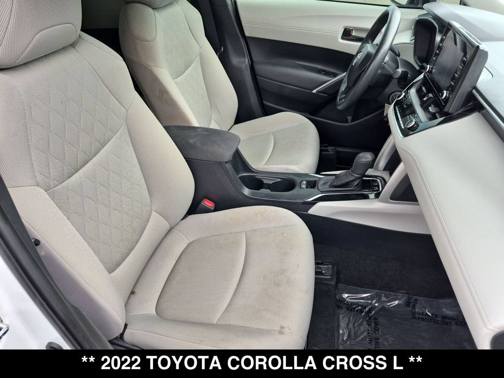 Used 2022 Toyota Corolla Cross L FWD image 28
