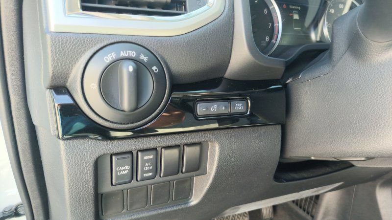 Used 2020 Nissan Titan SV w/ SV Convenience Package AWD/4WD image 14