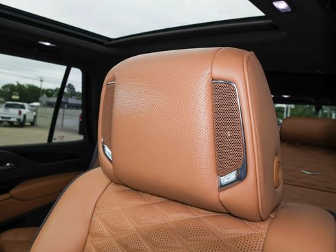 Used 2023 Cadillac Escalade Premium Luxury w/ LPO, Radiant Package AWD/4WD image 11