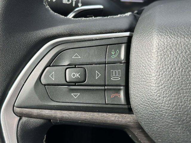 Used 2023 Jeep Grand Cherokee L Limited AWD/4WD image 30