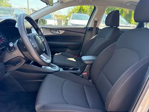 Used 2020 Kia Forte LXS FWD image 9