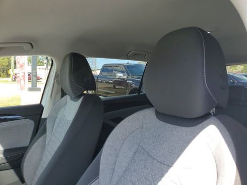 Used 2025 Volkswagen Tiguan S image 16