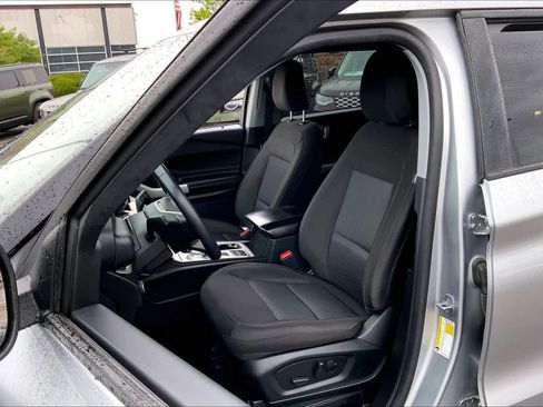 Used 2023 Ford Explorer XLT image 7