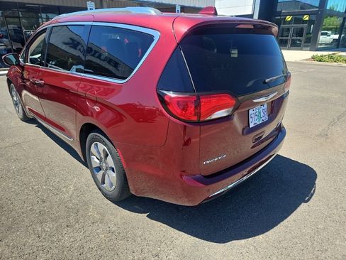 Used 2018 Chrysler Pacifica Limited FWD image 6