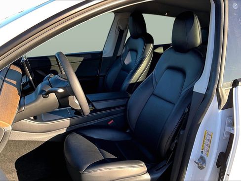 Used 2021 Tesla Model Y Long Range image 22