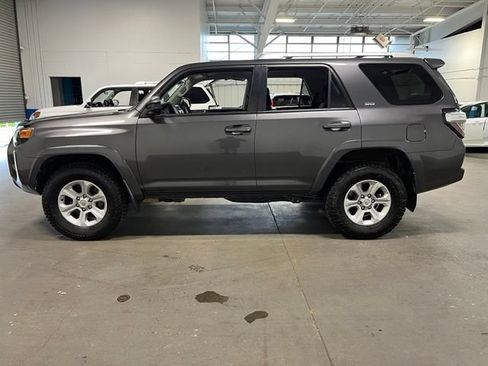 Used 2018 Toyota 4Runner SR5 AWD/4WD image 6