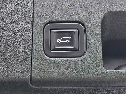 Used 2017 Cadillac XT5 FWD image 29