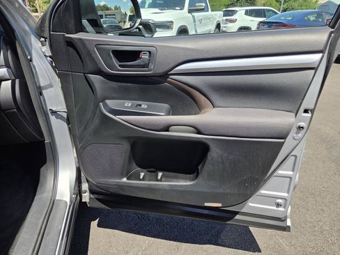 Used 2016 Toyota Highlander LE AWD/4WD image 23