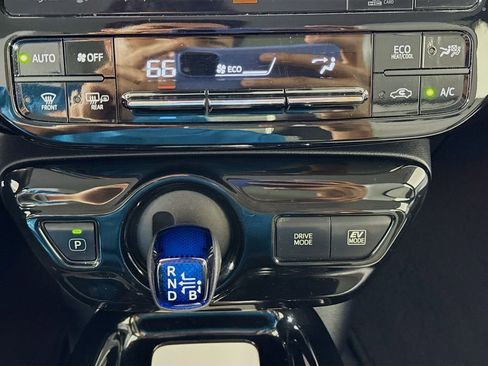 Used 2016 Toyota Prius Four Touring w/ Premium Convenience Package image 16