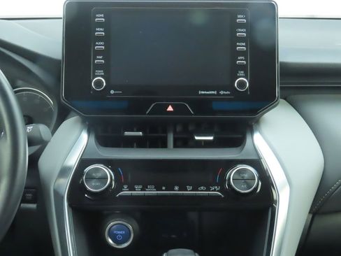 Used 2021 Toyota Venza LE image 14