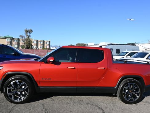 Used 2025 Rivian R1T Adventure image 4