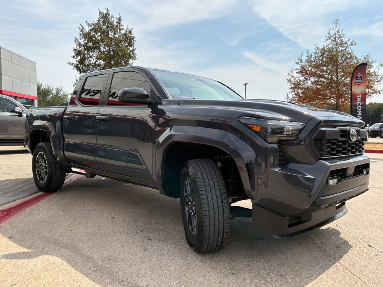 Used 2025 Toyota Tacoma TRD Sport AWD/4WD image 4