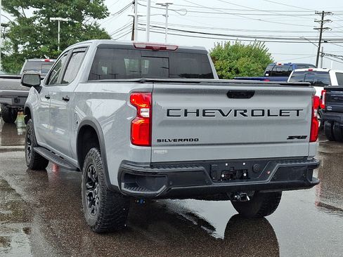 Used 2025 Chevrolet Silverado 1500 ZR2 w/ Technology Package AWD/4WD image 8