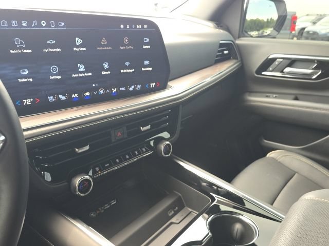 Used 2026 Chevrolet Suburban Premier AWD/4WD image 30