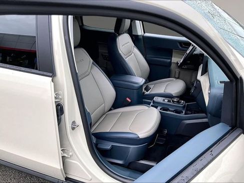 Used 2025 Ford Maverick Lariat image 26