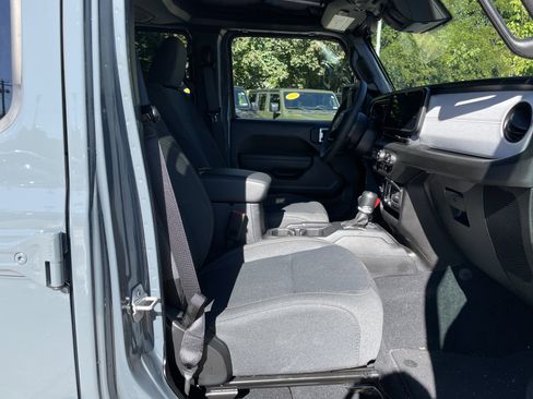 Used 2025 Jeep Wrangler Sport S w/ Convenience Group image 12