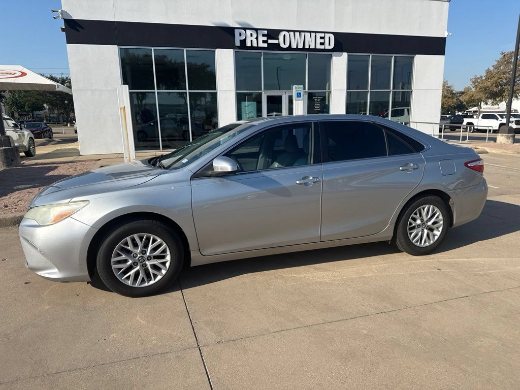Used 2016 Toyota Camry LE FWD image 1