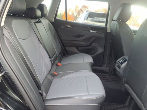 New 2025 Volkswagen Tiguan SE image 7