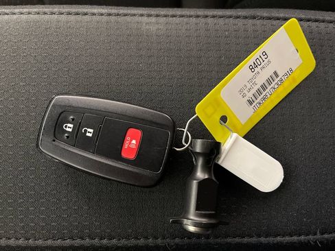 Certified 2019 Toyota Prius LE w/ Carpet Mat Package FWD image 24