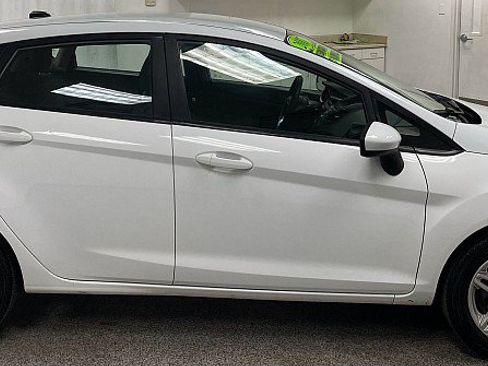 Used 2017 Ford Fiesta SE image 4